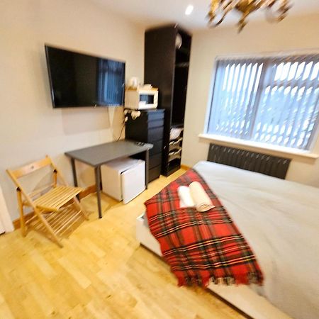 Beautiful Guest Rooms, Free Parking, 30Min Heathrow, 40Min Wembley, 60Min Central London Greenford  Exteriér fotografie