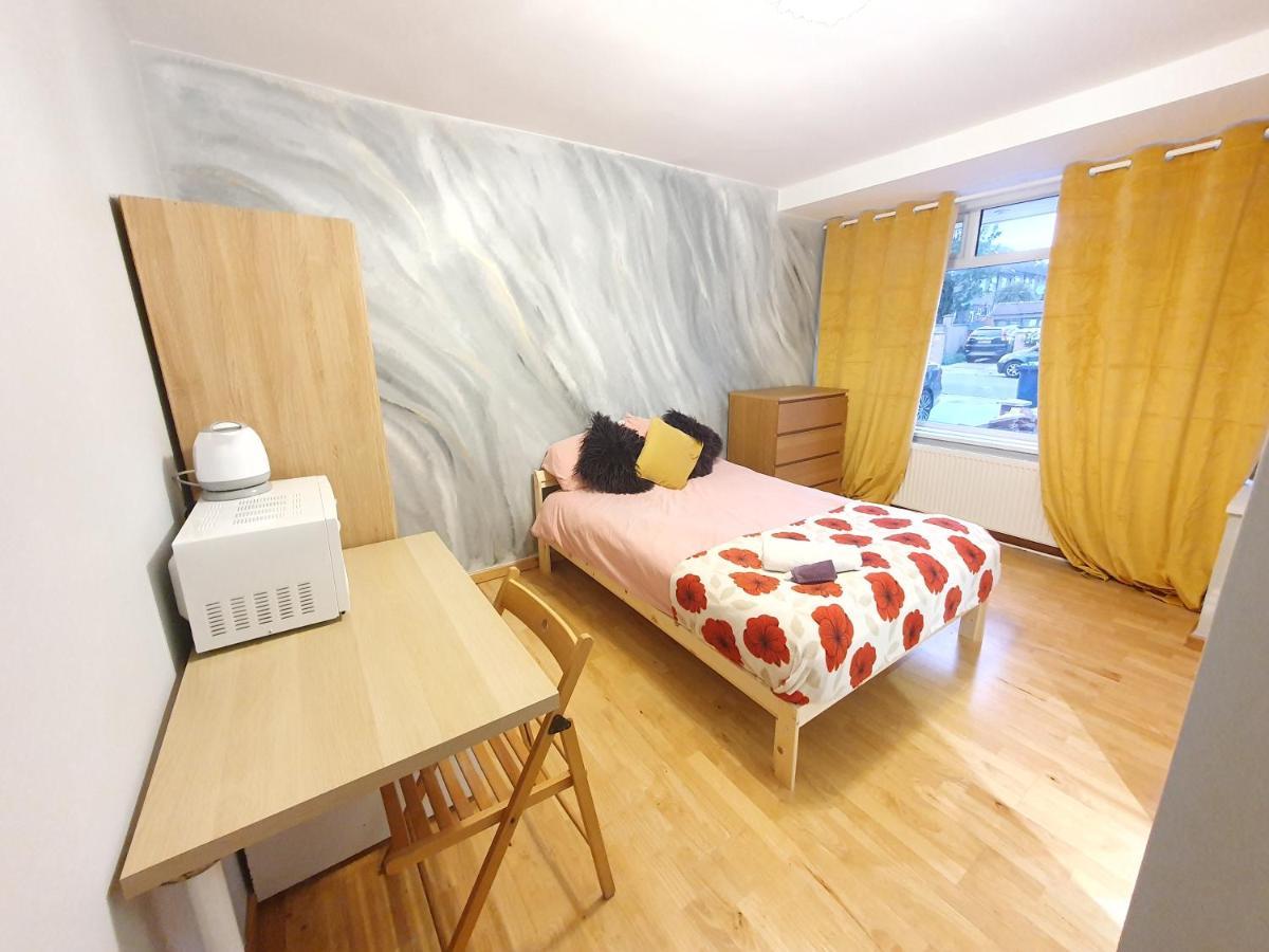 Beautiful Guest Rooms, Free Parking, 30Min Heathrow, 40Min Wembley, 60Min Central London Greenford  Exteriér fotografie