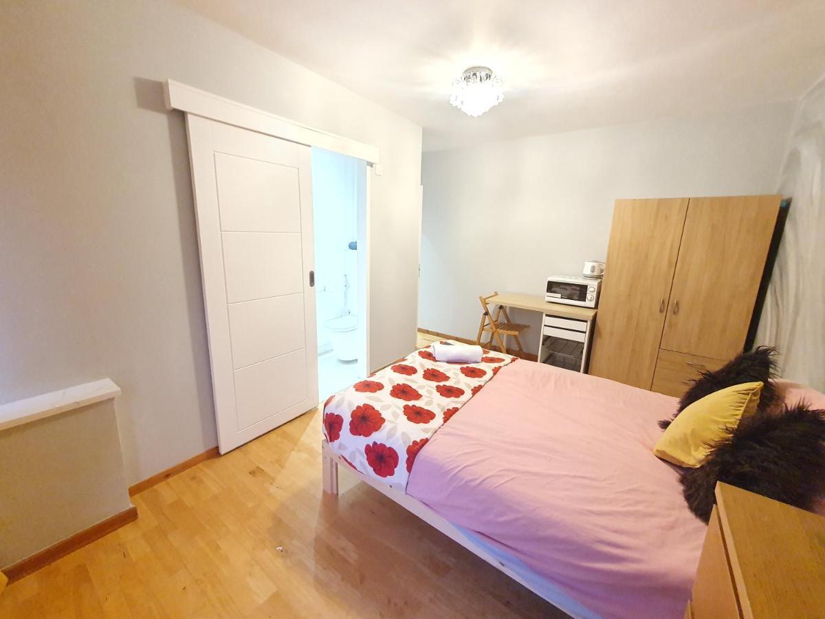 Beautiful Guest Rooms, Free Parking, 30Min Heathrow, 40Min Wembley, 60Min Central London Greenford  Exteriér fotografie