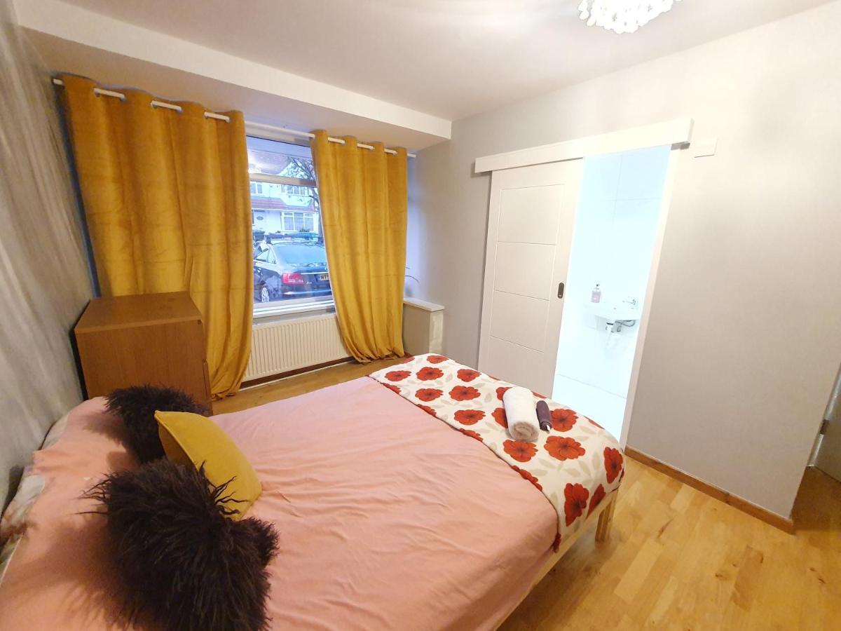Beautiful Guest Rooms, Free Parking, 30Min Heathrow, 40Min Wembley, 60Min Central London Greenford  Exteriér fotografie