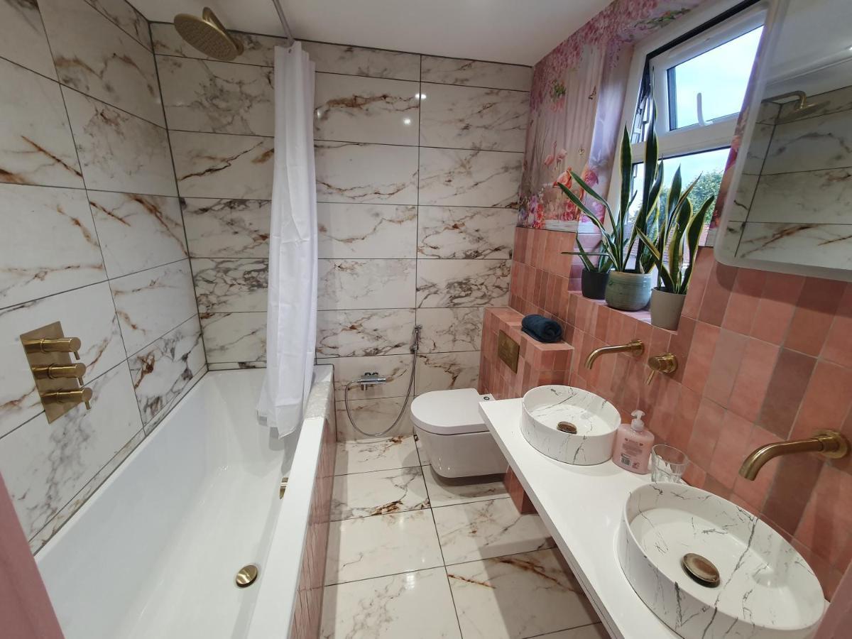 Beautiful Guest Rooms, Free Parking, 30Min Heathrow, 40Min Wembley, 60Min Central London Greenford  Exteriér fotografie